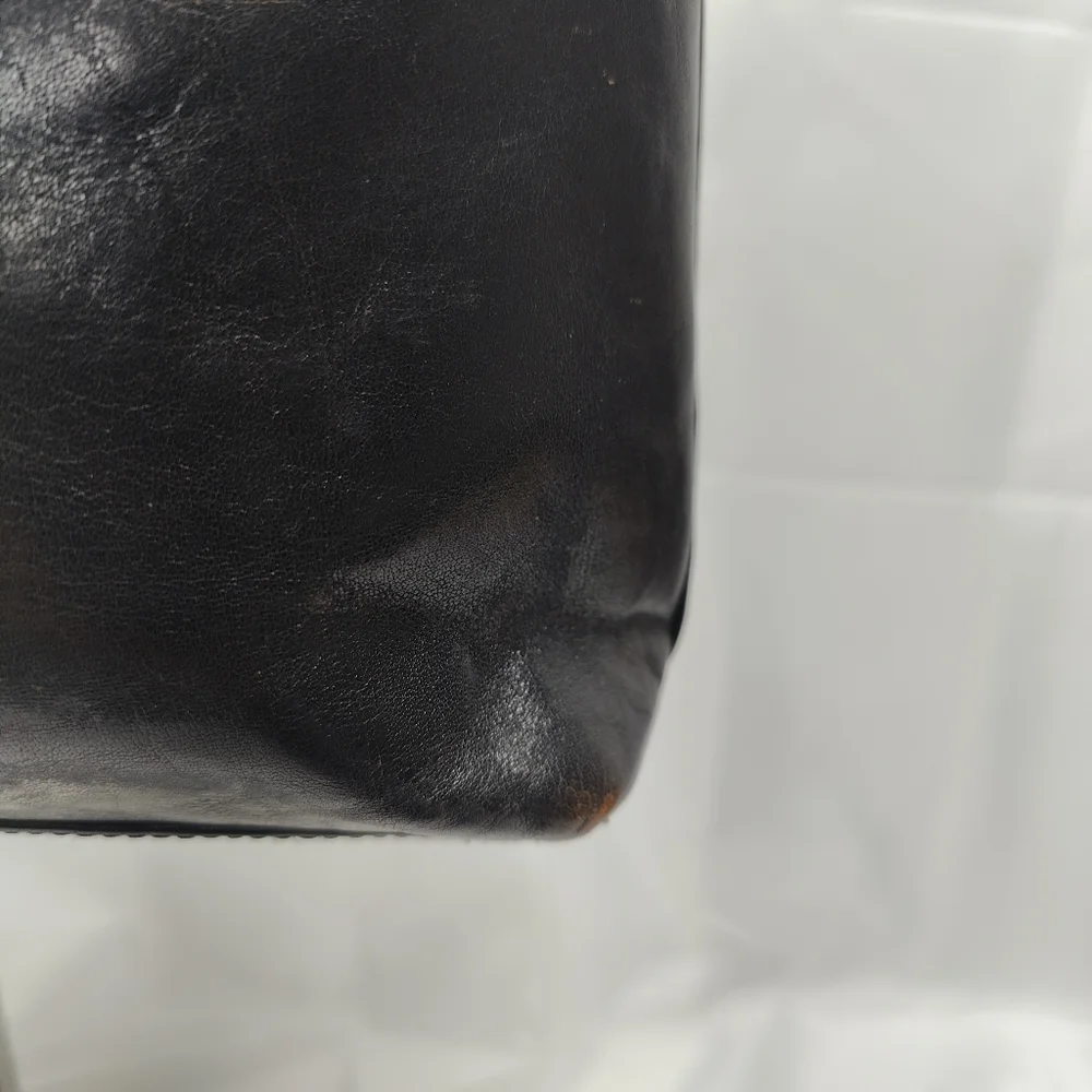 Vintage HOBO INT. Lola Tote Bag Black polished leather / brown wear highlights - Picture 8 of 10